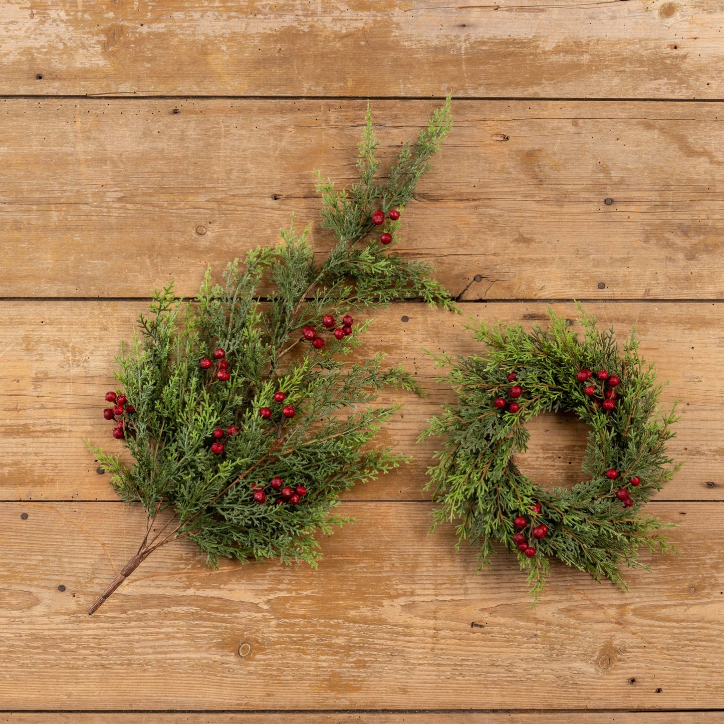 12" SOFT CEDAR & RED BERRY CANDLE RING