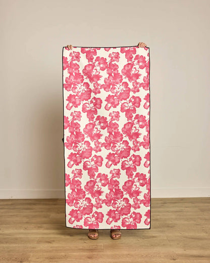 Fleurs Tropicales Beach Towel