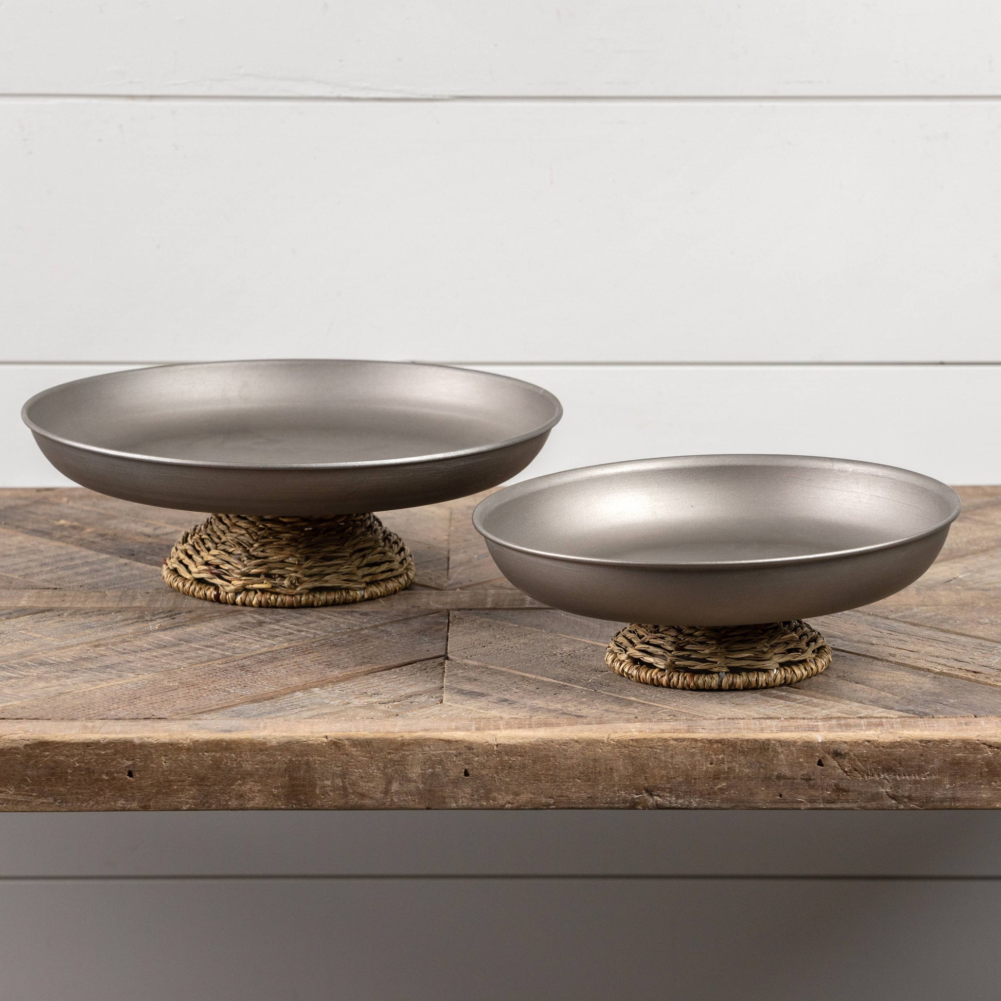 12" METAL AND GRASS PEDESTAL STAND