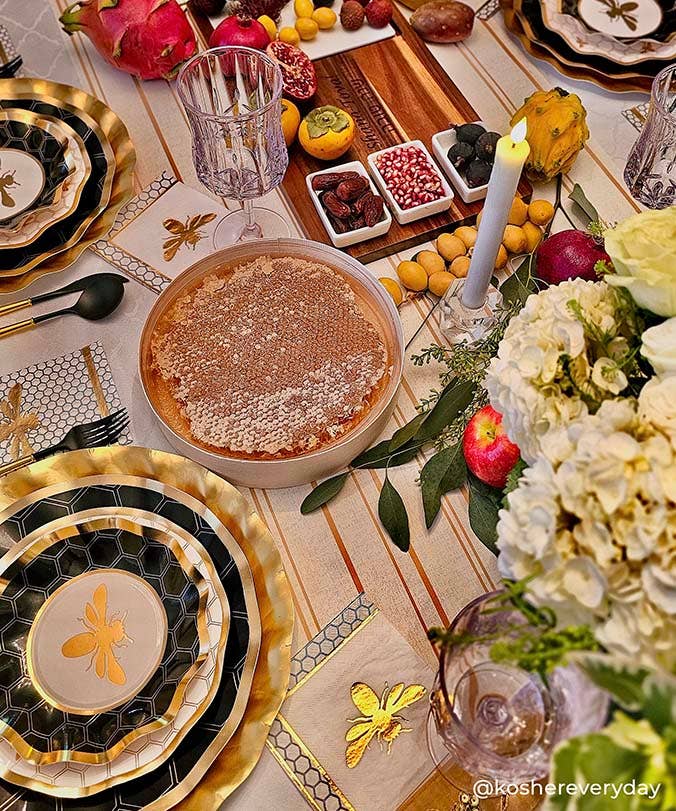 Honeybee Wavy Paper Dinner Plate/8pk