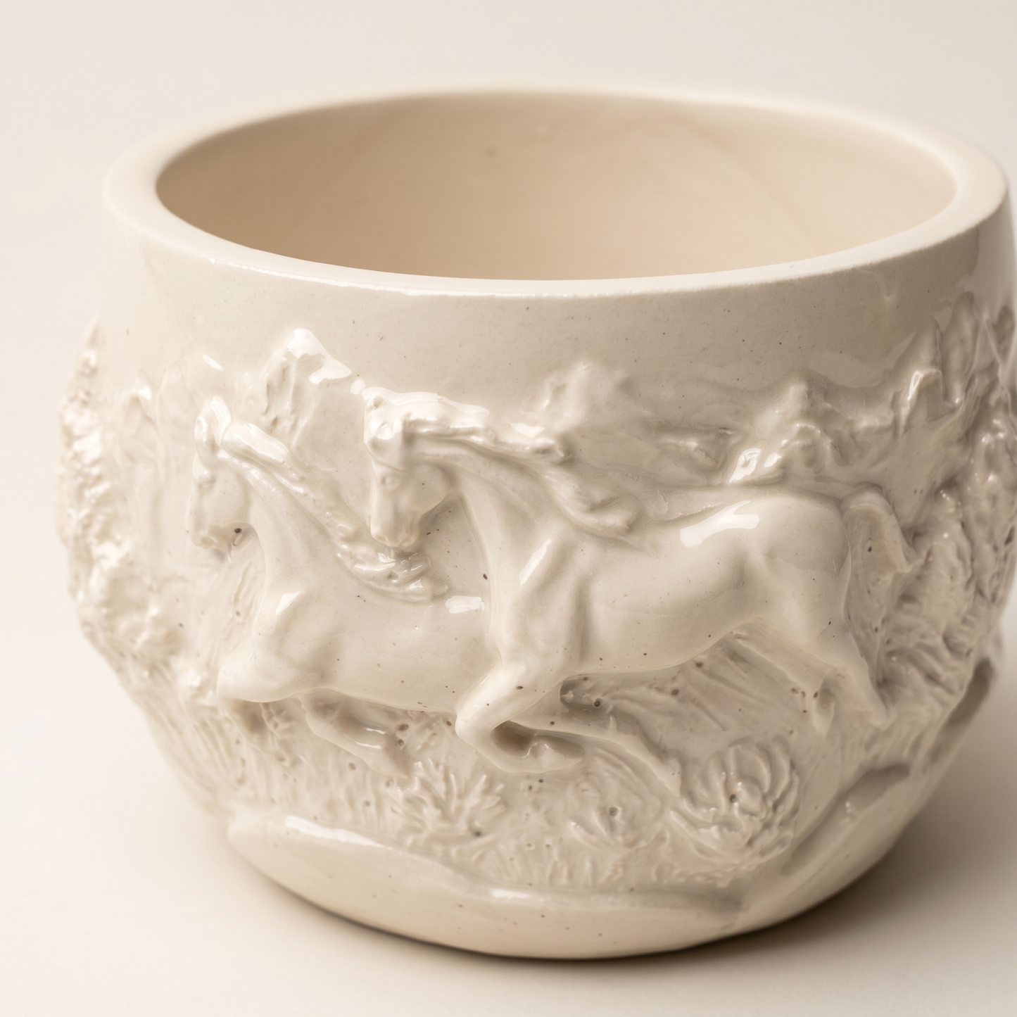 Mustang Horse Relief Planter, Gypsum White 3"